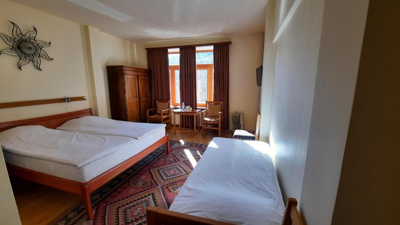 Hotel Mirhav Goris Exterior foto